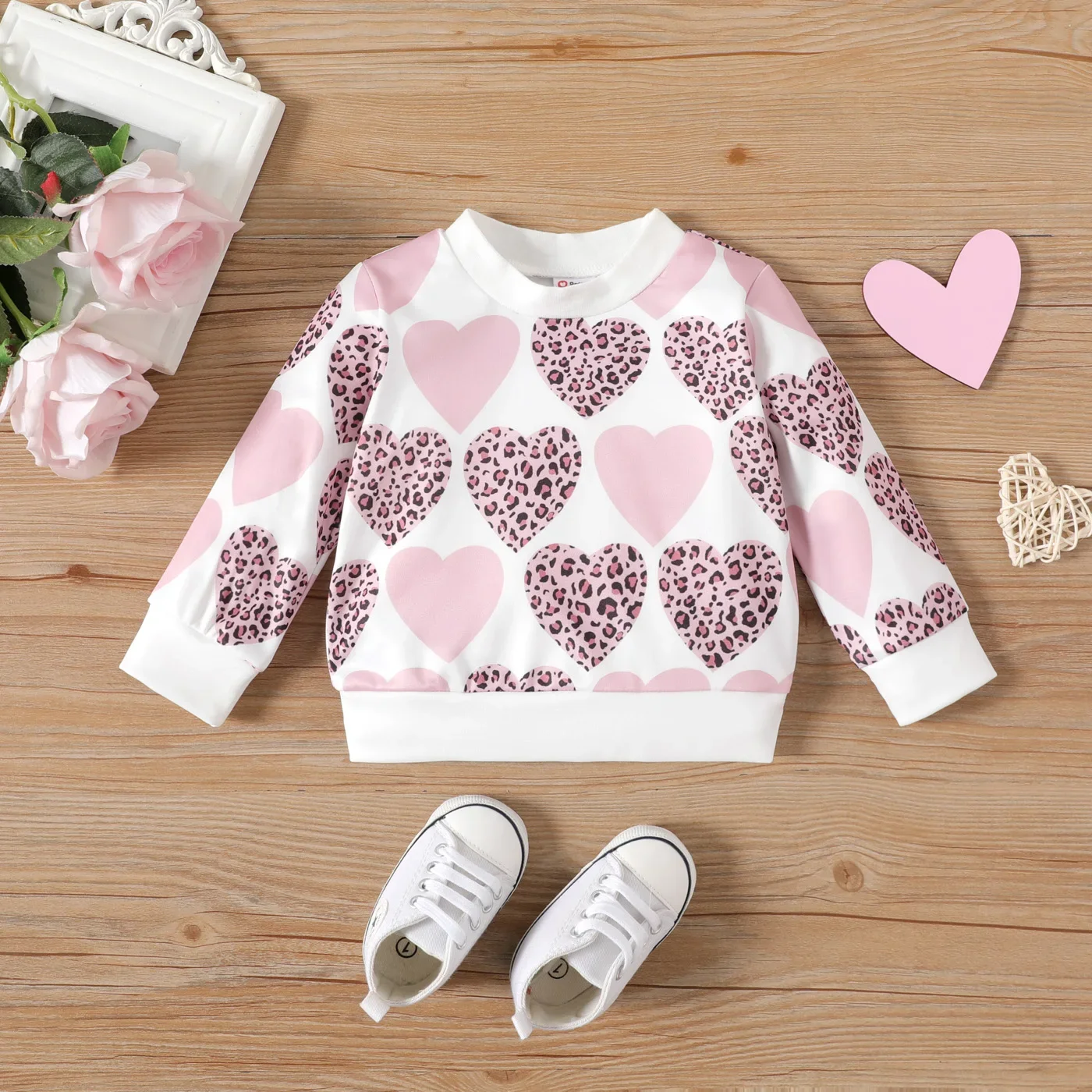 PatPat Baby Girl Allover Leopard Heart Print Long-sleeve Sweatshirt Perfect for Outings and Daily Wear Basic Style